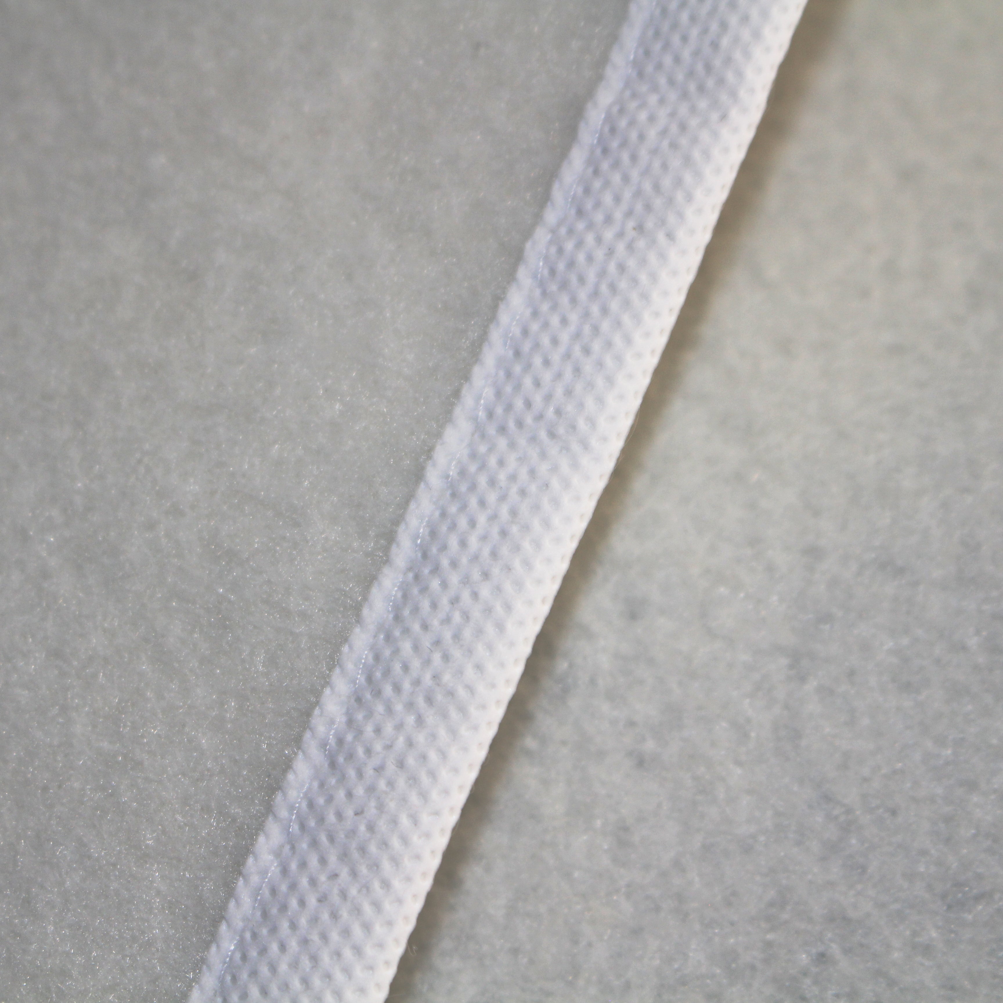 Rutschfeste Matratzenunterlage mit Noppen – Atmungsaktiv, sicherer Halt & Schutz